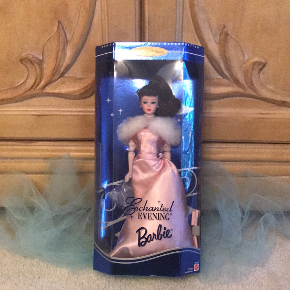 1996 Vintage Hallmark Enchanted Evening Barbie Brunette.
